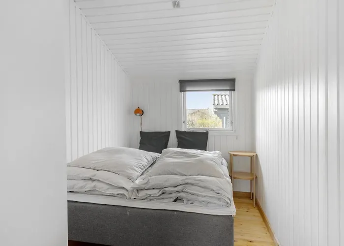 Holiday home 3 Bedroom Beautiful In Bindslev