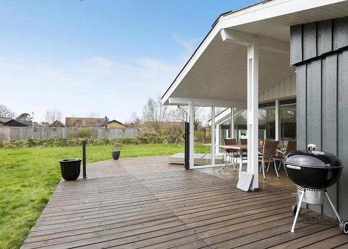 3 Bedroom Beautiful In Дом отдыха